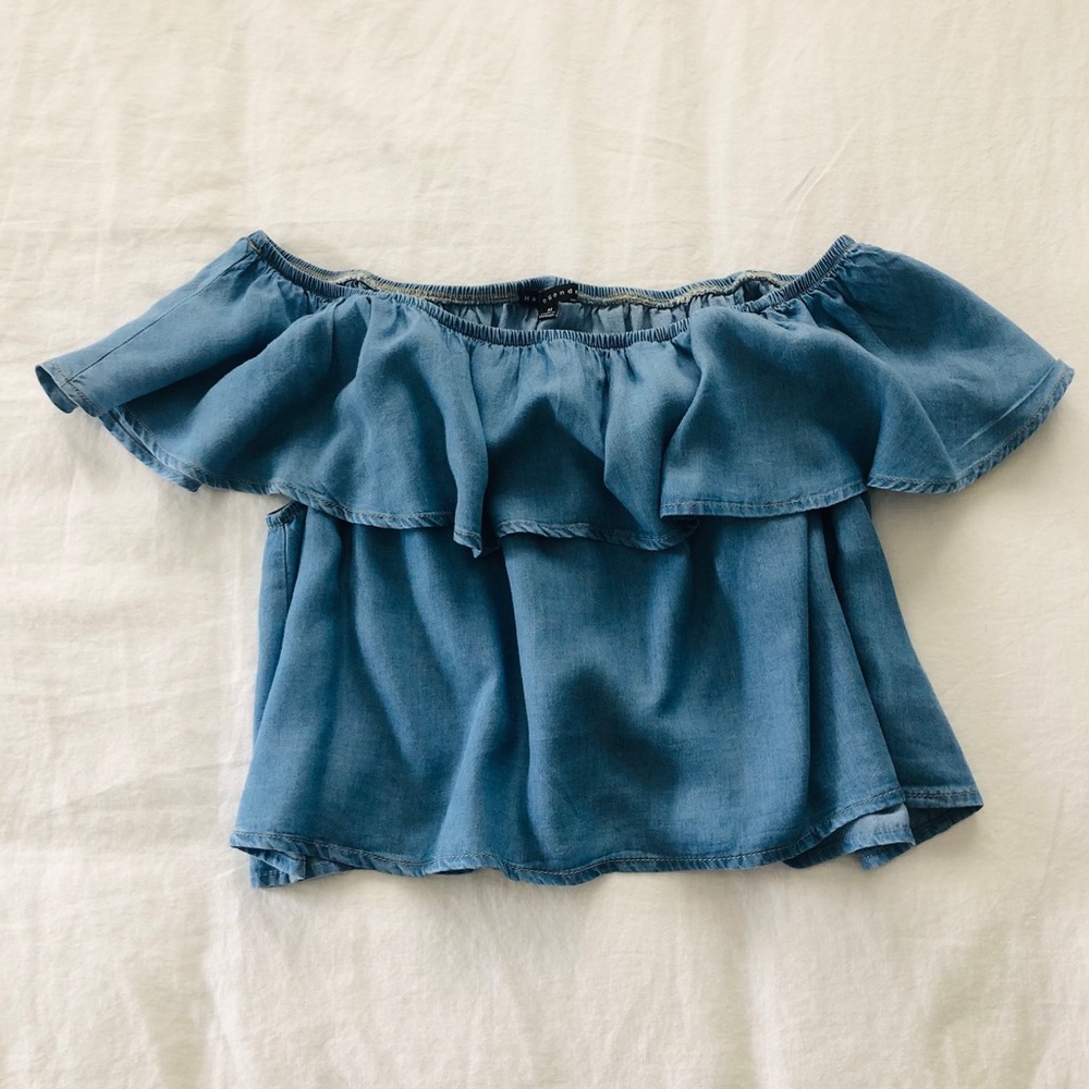 Women’s/Juniors off the shoulder denim top, size M